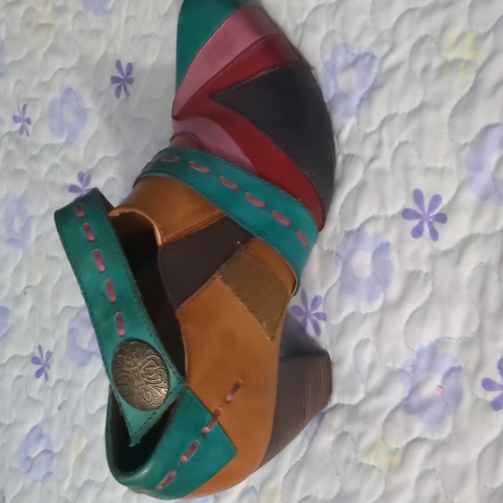 Green and Orange Flats with Zigzag Pattern - Picture 3 of 4